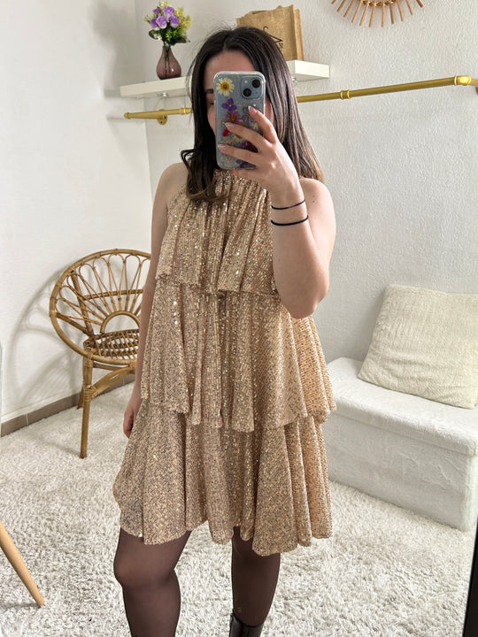 Robe dorée à sequins