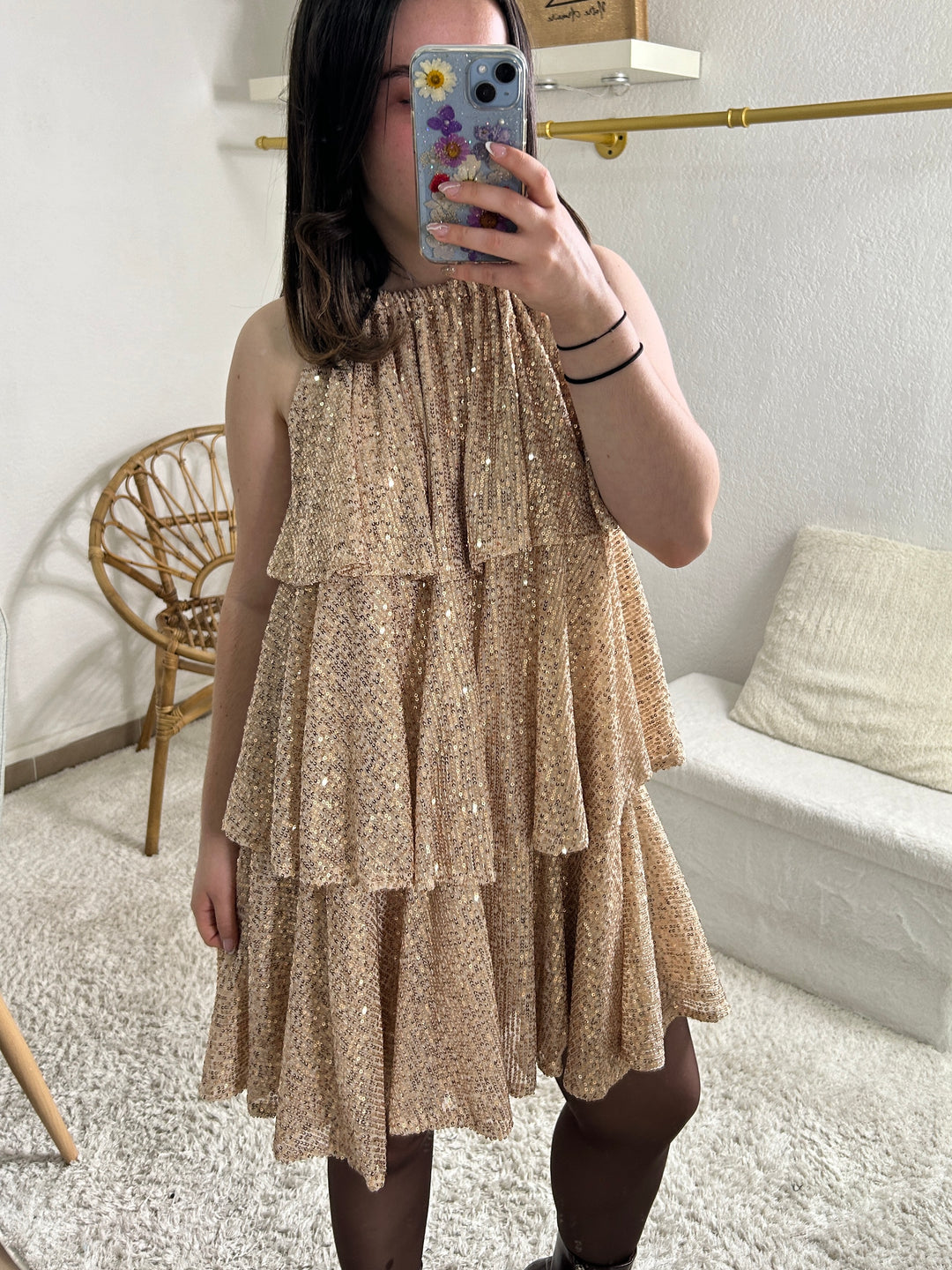 Robe dorée à sequins