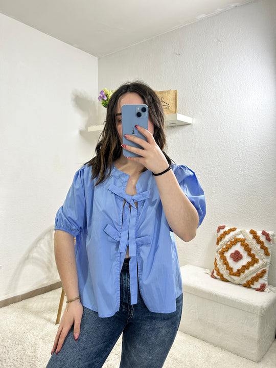 Blouse bleue tendance à noeuds