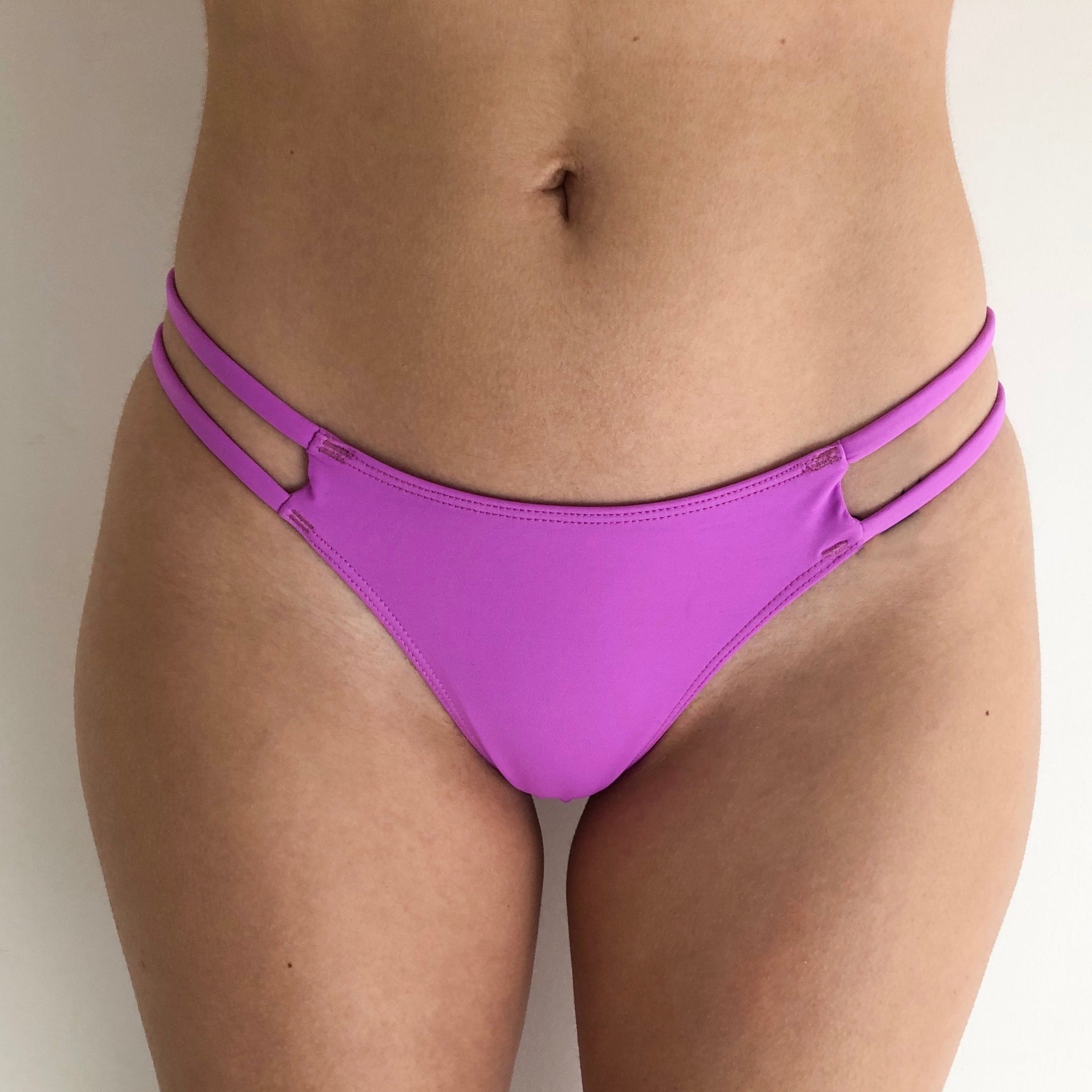 Bas de maillot de bain recyclé couleur violet