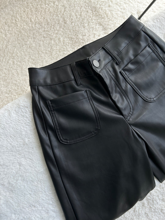 Pantalon large en simili cuir noir