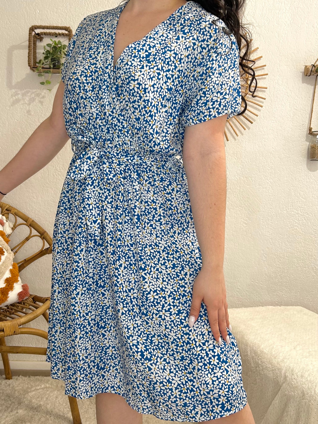 Robe courte à imprimés fleuris bleue tendance