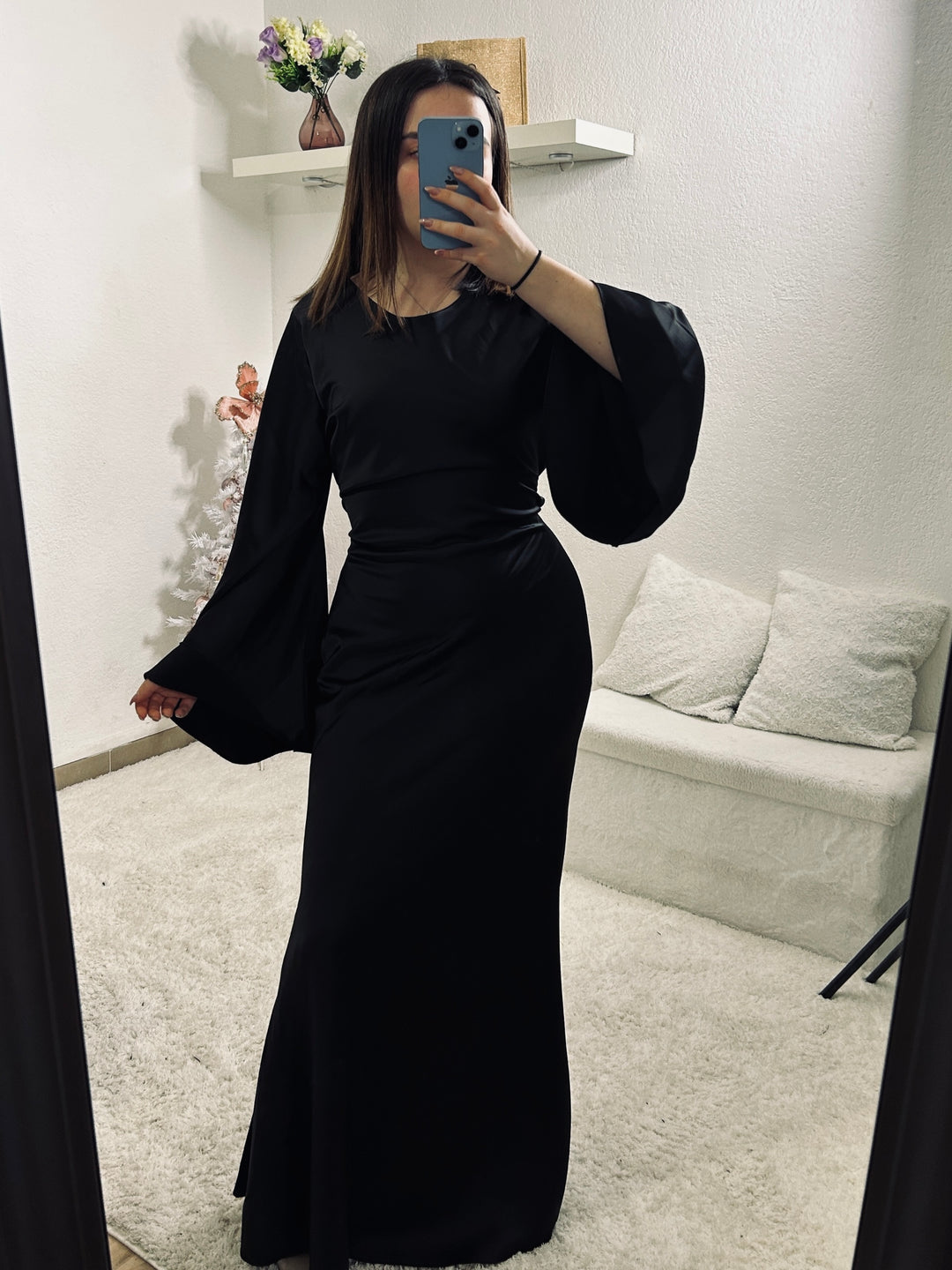 robe longue en satin élégante avec lacets pour ajuster à la taille en couleur noire