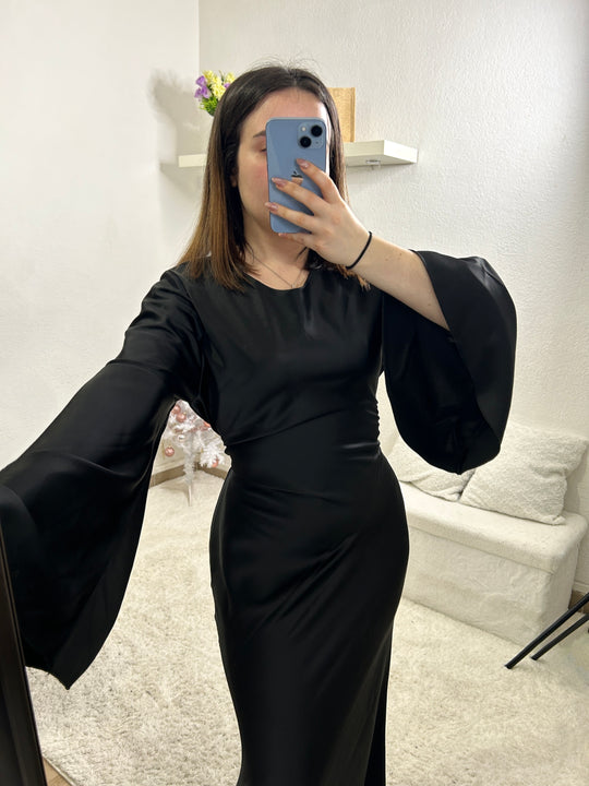 robe longue en satin élégante avec lacets pour ajuster à la taille en couleur noire