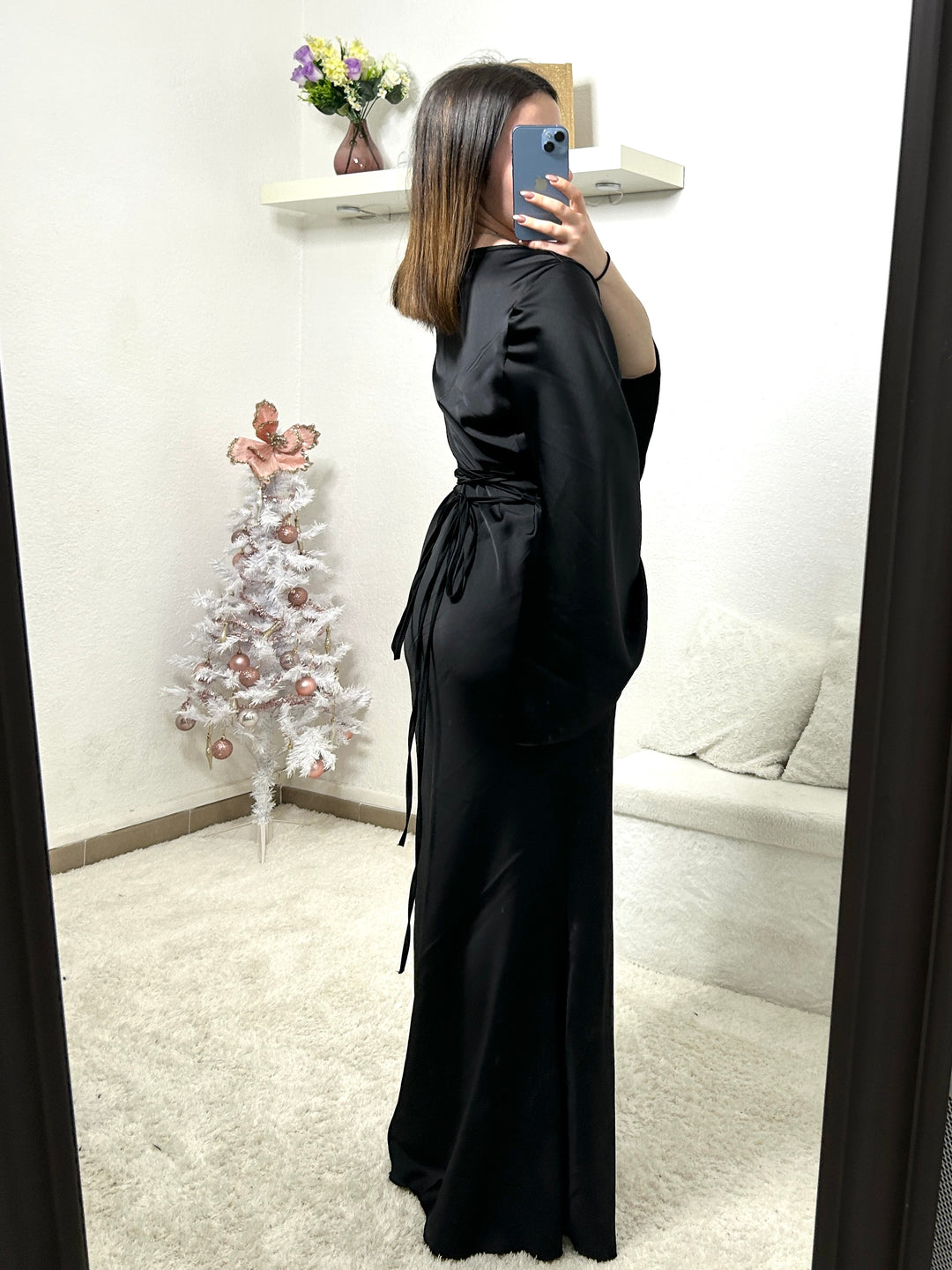 robe longue en satin élégante avec lacets pour ajuster à la taille en couleur noire