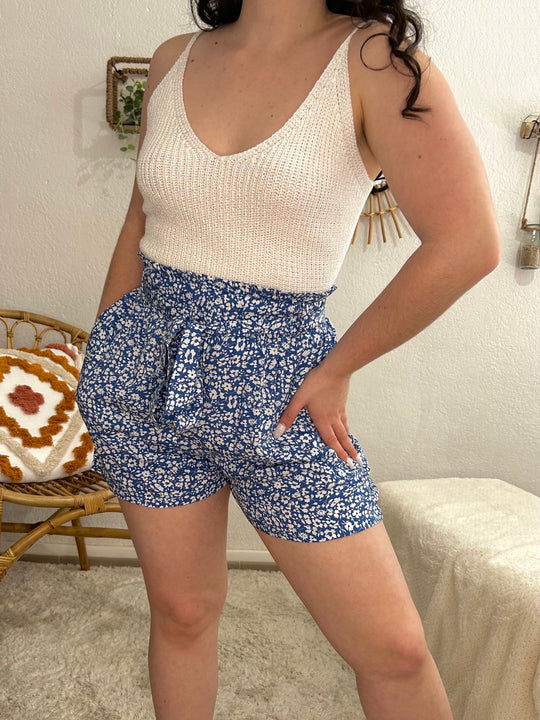 Short à imprimés fleurs bleu tendance